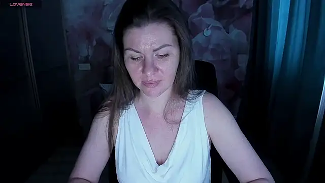 LunaKissesx live cam on StripChat