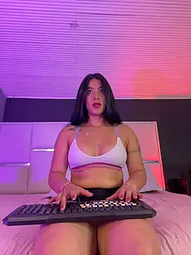 BellaFernandez__ webcam