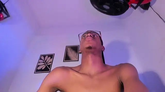 criss_zuri webcam
