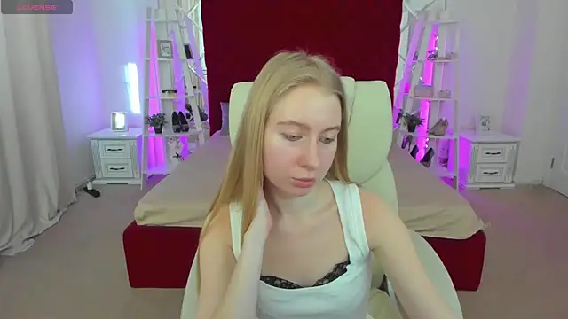 Alina_Blonde webcam