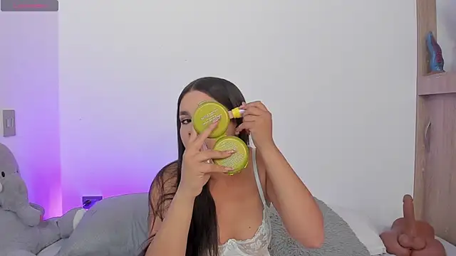 TianaGlow44 webcam