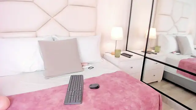 PenelopeOwen webcam