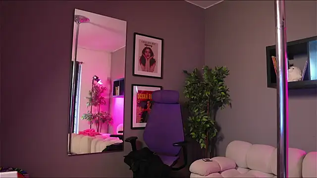 Millie_Volturi webcam