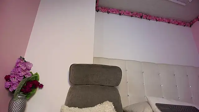 lilyth_bloom webcam