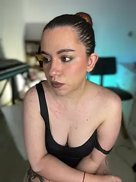 NikkiNix webcam