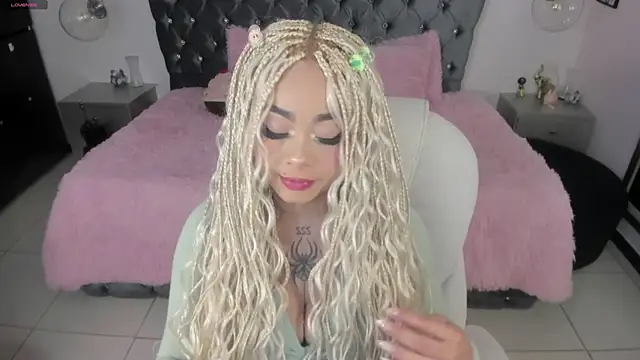 conny__curly webcam