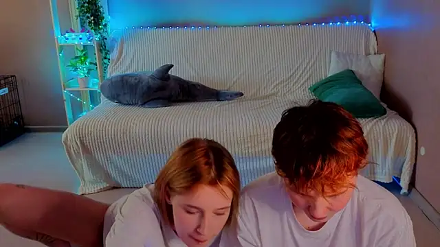 two_gerls_here webcam