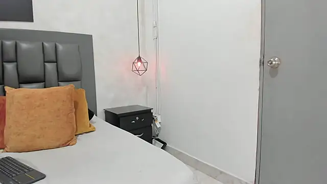 dakota_roussee webcam