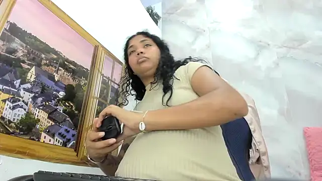 EllyBloom webcam