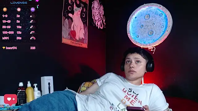girl_intense444 webcam