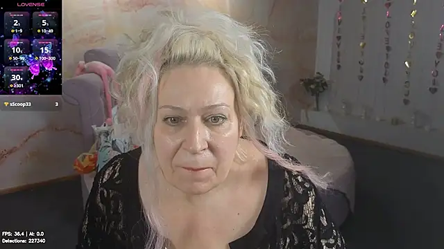 Penelope_Pinky live cam on StripChat