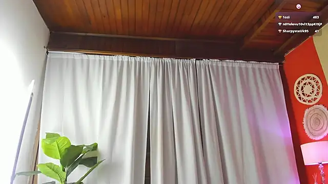 NikollSalas live cam on StripChat