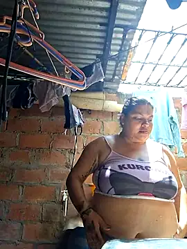 Juli_Powl live cam on StripChat