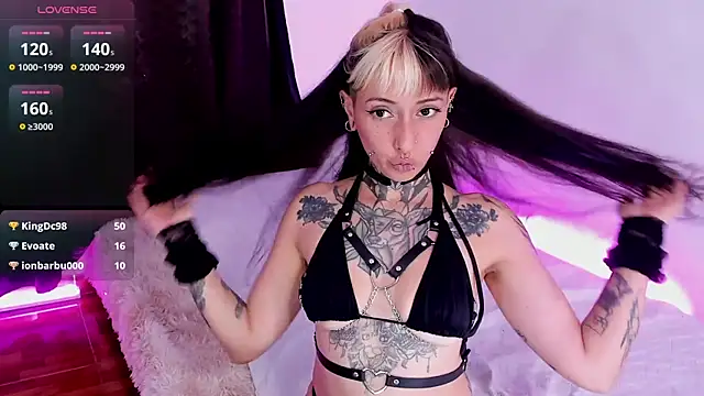 holyhudson live cam on StripChat