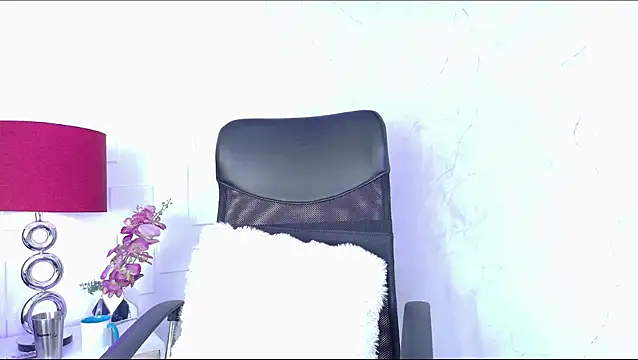 ViolettClay live cam on StripChat