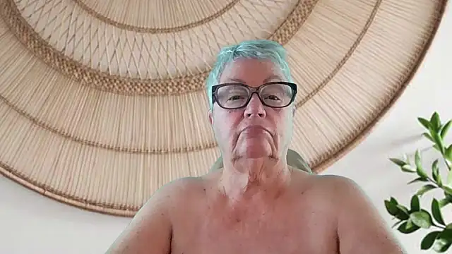 Mystery-Grandmother live cam on StripChat