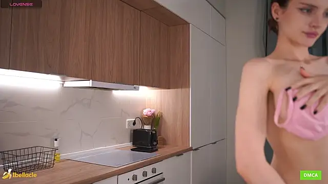 bellacle (F young) - look at my boobies from under