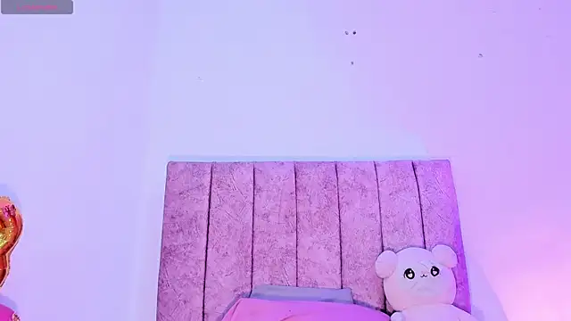 Mila_1wood webcam