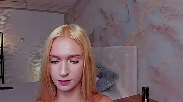 SerenaCrystall live cam on StripChat