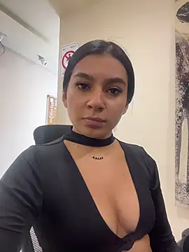 AlyssaRay live cam on StripChat