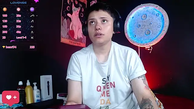 girl_intense444 webcam
