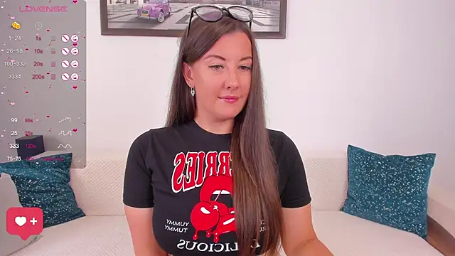 CrazyBeach live cam on StripChat