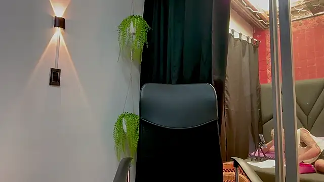 MarcellaGriffin live cam on StripChat
