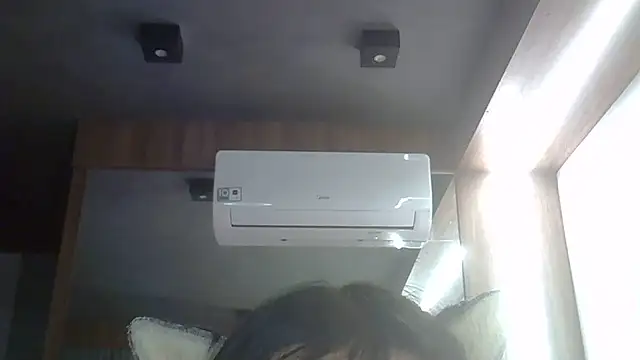 SkinnyKitten live cam on StripChat
