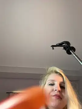 Hot_blondie webcam