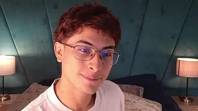 Aaron_Eze webcam