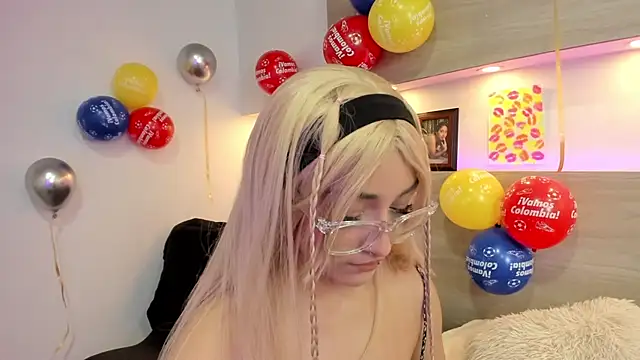 Nina-Mars live cam on StripChat