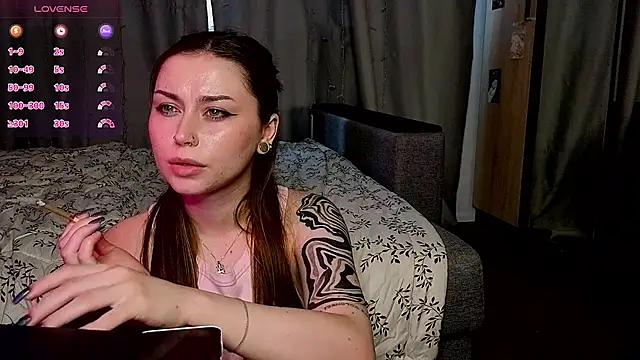 danieliis live cam on StripChat