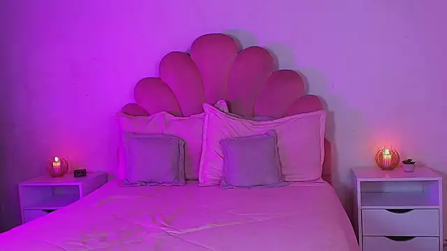 MiaColucci18 webcam