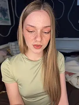 MilaMoone webcam