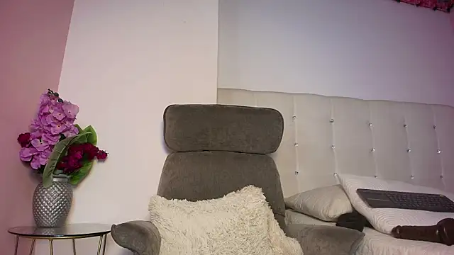 lilyth_bloom webcam