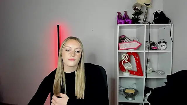 EvelynBlond webcam