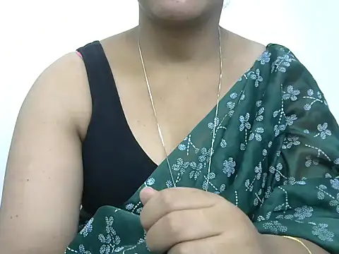 reshmika_reddy live cam on StripChat