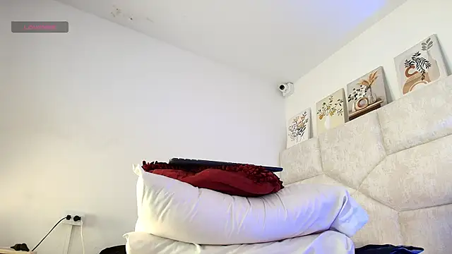 elizawiliamst live cam on StripChat