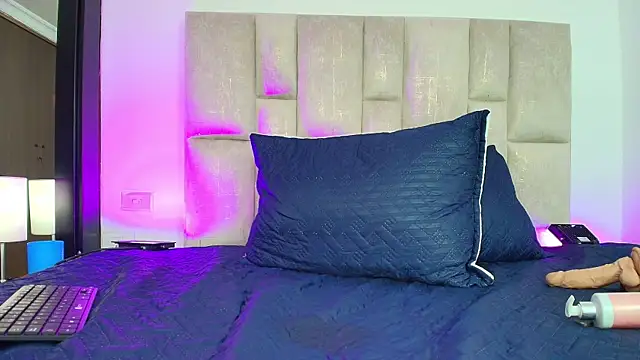 Watch hott_mature live on EroticFlix - High definition streams