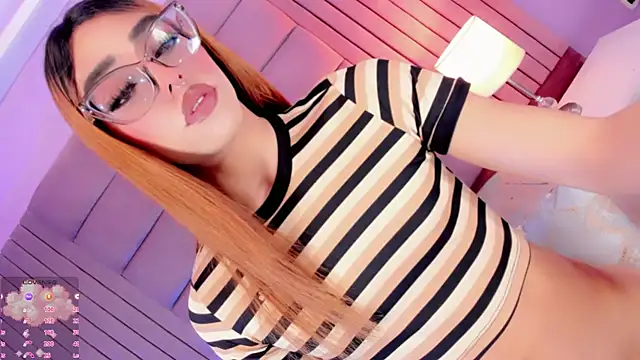 Camille_deluxe live cam on StripChat