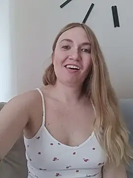 KisaVixen live cam on StripChat