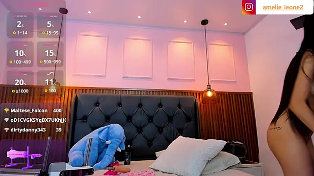AMELIELEONE webcam