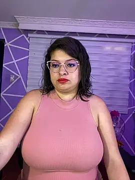 MiiaaJoness live cam on StripChat