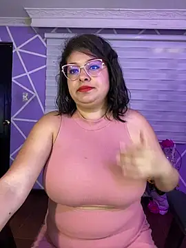 MiiaaJoness webcam