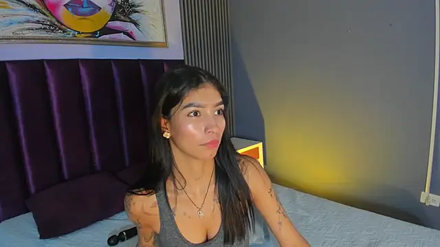 LauraAristizabal live cam on StripChat