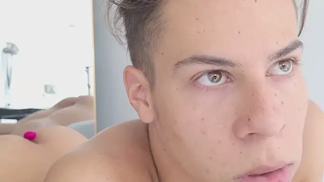 grey___27 live cam on StripChat