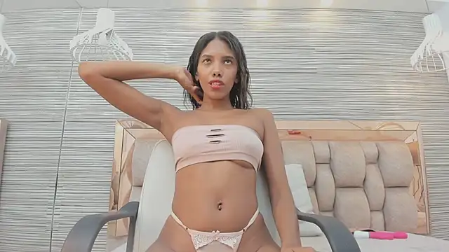 ikia_lopez_ webcam