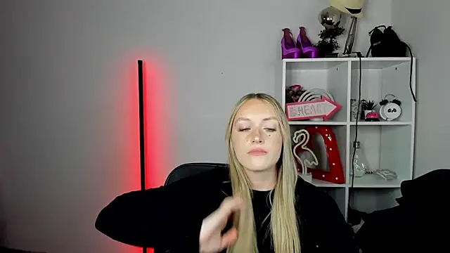 EvelynBlond webcam