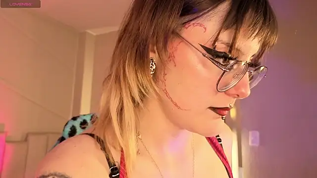 Rossiee_huntt webcam