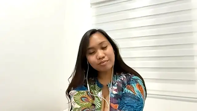 EarlineMadera live cam on StripChat